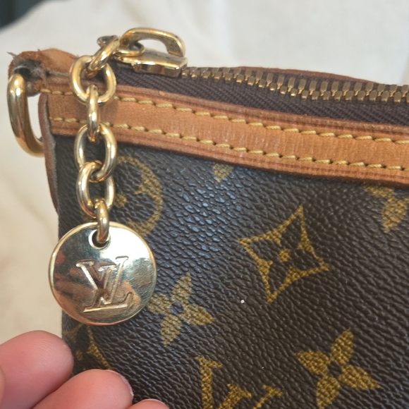 Louis Vuitton Palermo PM Shoulder Bag - Picture 5 of 13